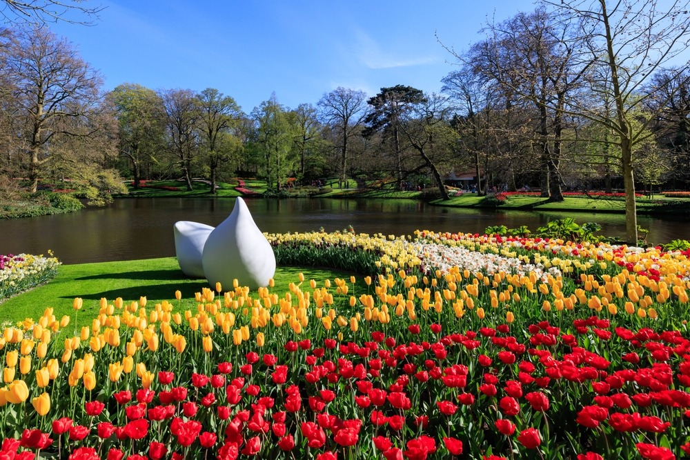 Keukenhof Gardens Statue